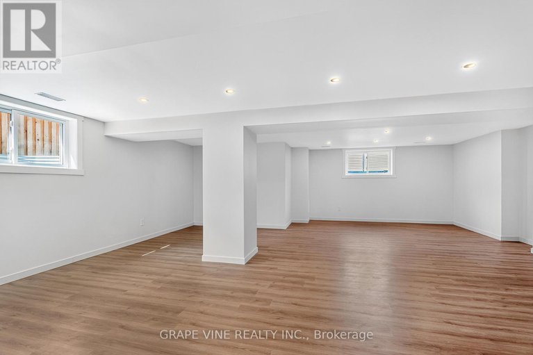 28743049/525-pimiwidon-street/cfb-rockcliffe-and-area/ottawa/ontario/K1K5A1_42