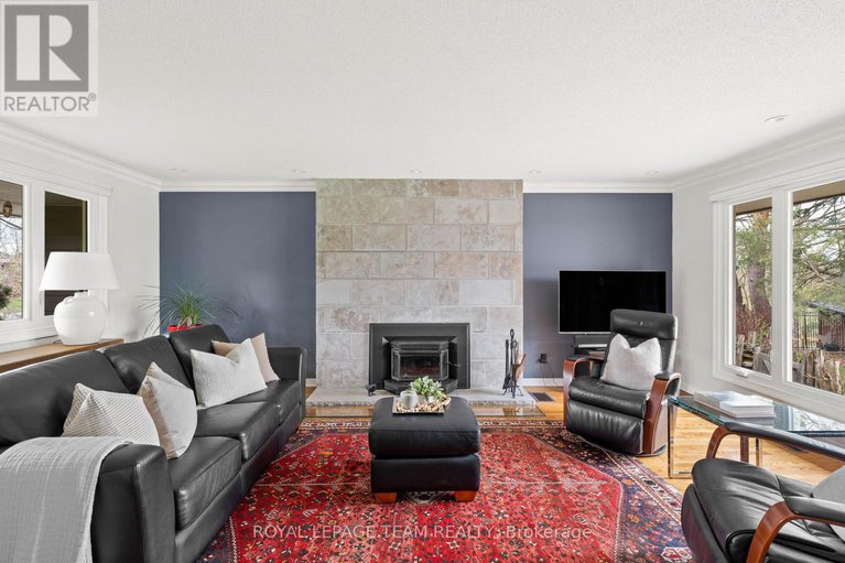 28476575/56-ryeburn-drive/riverside-southgloucester-glen/ottawa/ontario/K1V1H5_5