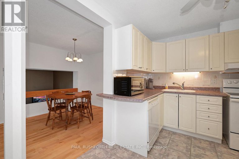 29028521/c-1742-lamoureux-drive/queenswood-heights-south/ottawa/ontario/K1E2N2_11