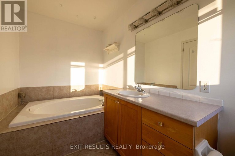 28125818/2056-dorima-street/avalon-east/ottawa/ontario/K4A4E8_29