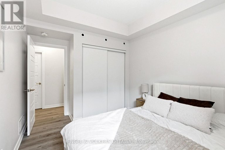 29519858/808-kiniw-private/cfb-rockcliffe-and-area/ottawa/ontario/K1K5A4_14