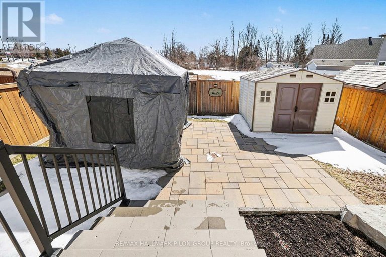 29541986/18-abbey-crescent/village-of-russell/russell/ontario/K4R0B5_23