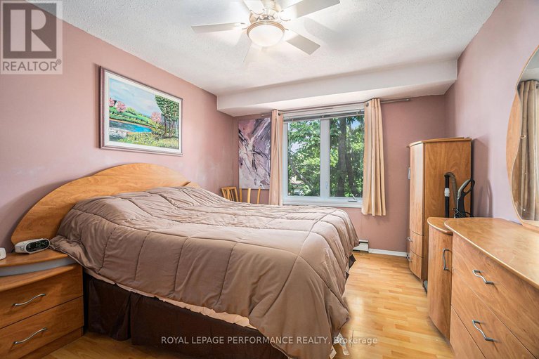 28756081/201-1765-cabaret-lane/fallingbrookpineridge/ottawa/ontario/K4A2H2_16