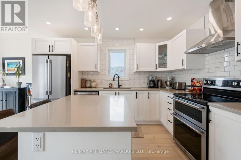 28459869/106-bishop-street-s/alexandria/north-glengarry/ontario/K0C1A0_5