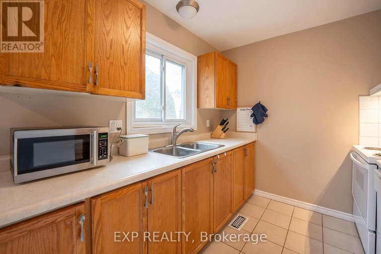 28250055/15-1979-greenvale-lane/chateauneuf/ottawa/ontario/K1C6E4_12