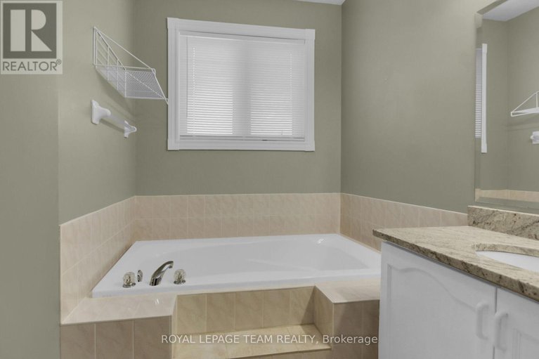 29257028/36-sable-run-drive/stittsville-central/ottawa/ontario/K2S1W8_32