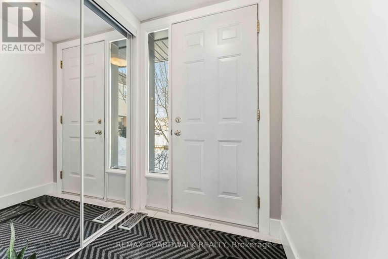 29341768/13-corley-private/heron-gateindustrial-park/ottawa/ontario/K1V8T7_2