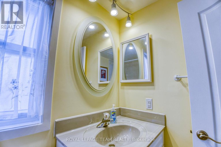 28311456/23-tulane-crescent/on-the-green/ottawa/ontario/K2J2G2_18