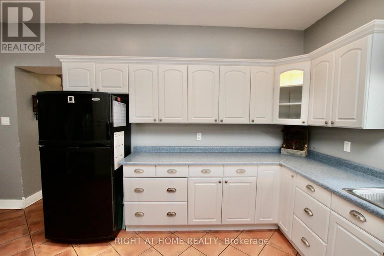 28500319/13928-connaught-road-s/north-dundas-winchester-twp/north-dundas/ontario/K0C1H0_13