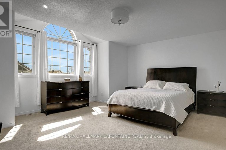 29570539/315-rustic-hills-crescent/springridgeeast-village/ottawa/ontario/K4A5A8_31