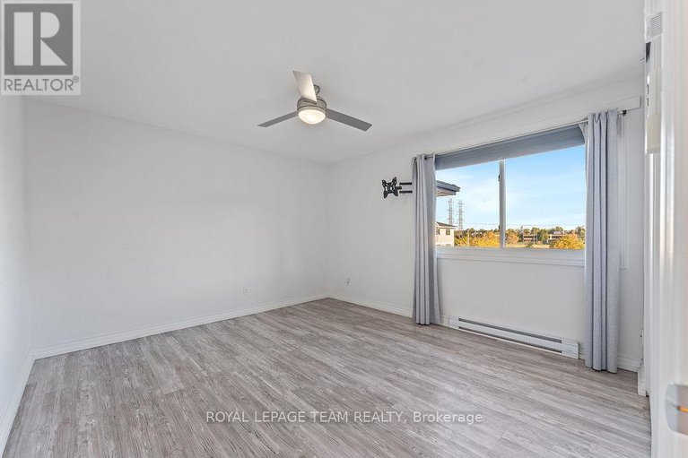 29006279/417-214-viewmount-drive/borden-farmstewart-farmcarleton-heightsparkwood-hills/ottawa/ontario/K2E7X3_17