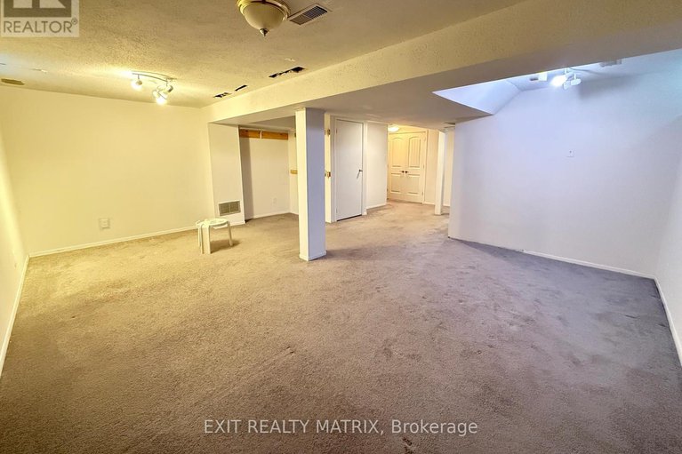 29238699/712-mathieu-way/fallingbrookpineridge/ottawa/ontario/K4A2S5_17