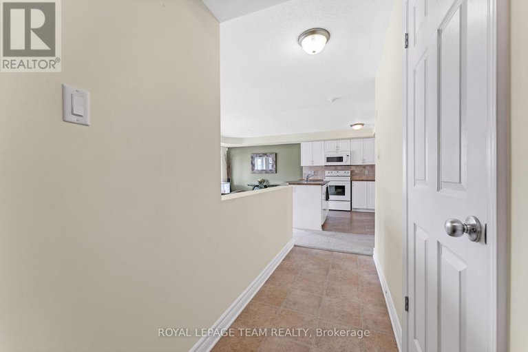 28851361/8-575-stonefield-private/barrhaven-east/ottawa/ontario/K2G4R5_2