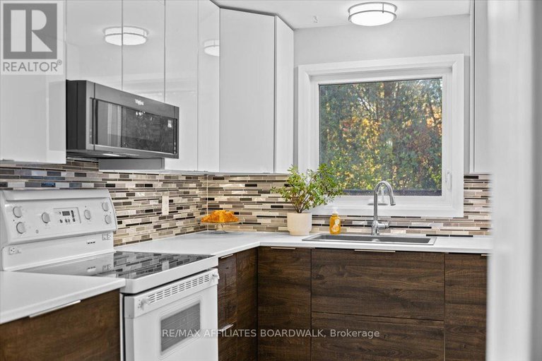 29053070/42-haywood-crescent/katimavik/ottawa/ontario/K2L2J2_15