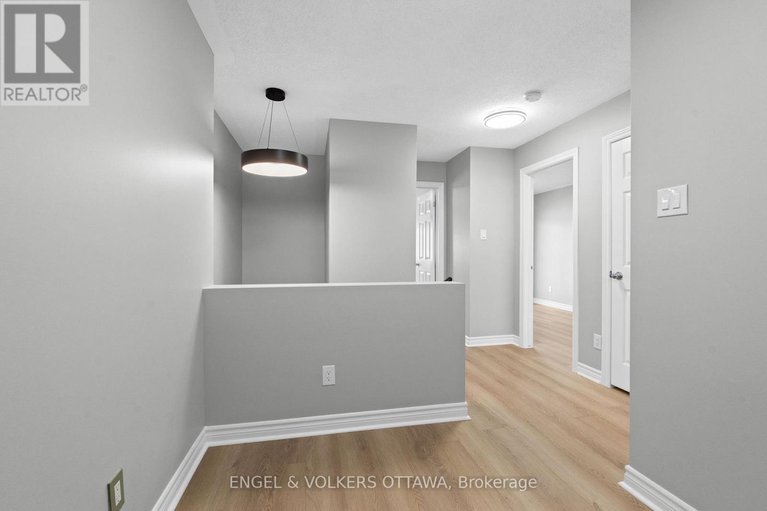 29165857/42-261-titanium-private/convent-glen-north/ottawa/ontario/K1C0A5_17