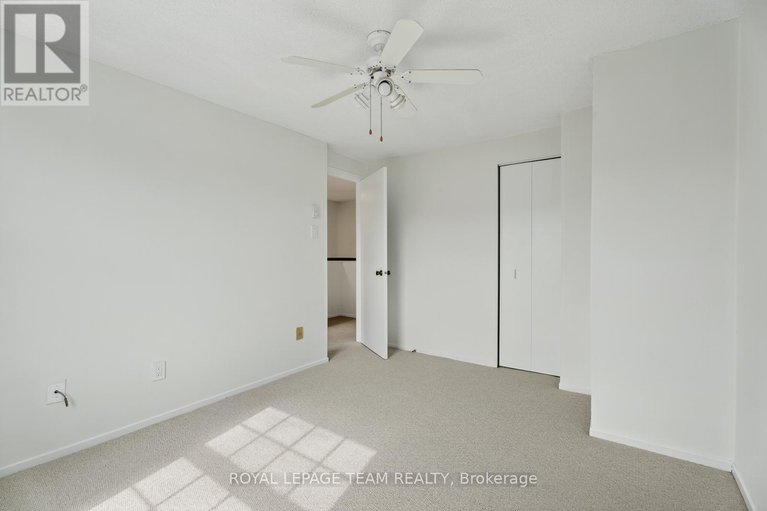 28827776/9-moorside-private/carleton-heights/ottawa/ontario/K2C3P4_24