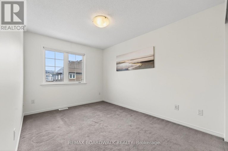 29438320/716-oakglade-avenue/emerald-meadowstrailwest/ottawa/ontario/K2M0B3_29