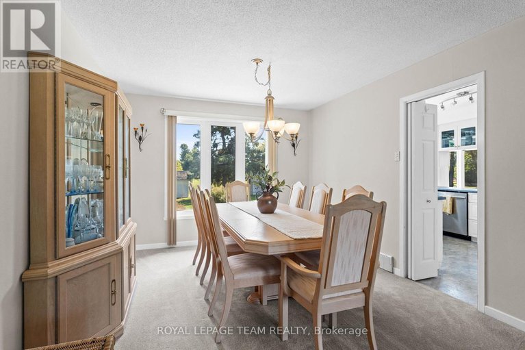 28889906/1640-century-road-e/manotick-south-to-roger-stevens/ottawa/ontario/K0A2E0_11