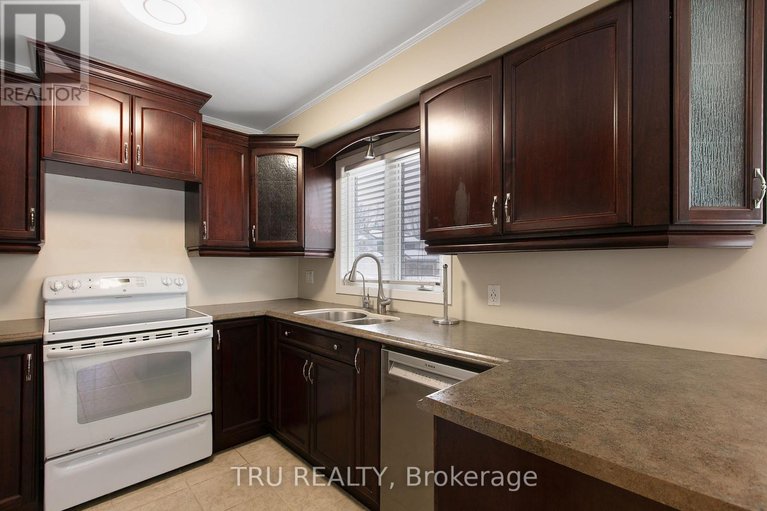 29669051/1078-st-emmanuel-terrace/convent-glen-north/ottawa/ontario/K1C2J7_12