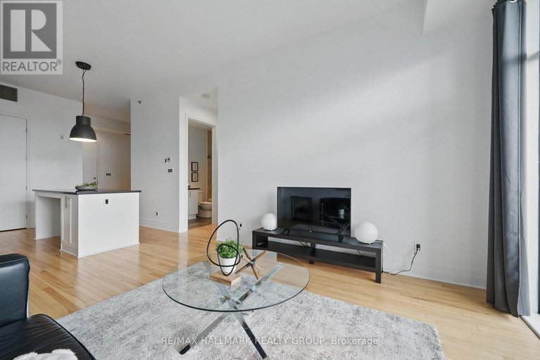 28613045/ph7-808-bronson-avenue/dows-lake/ottawa/ontario/K1S5A4_16