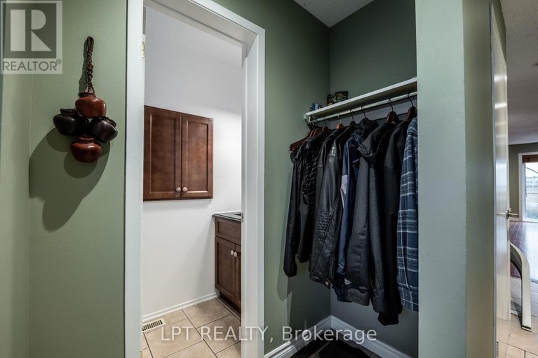 28831575/491-valade-crescent/fallingbrookpineridge/ottawa/ontario/K4A2W6_7