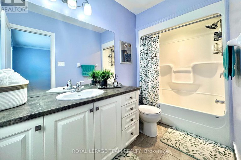 28493803/125-brilia-private/beacon-hill-south/ottawa/ontario/K1J0B7_23