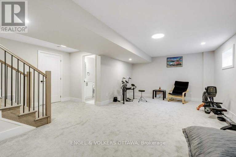 28933678/1010-carden-lane/orleans-village/ottawa/ontario/K1W0N3_44