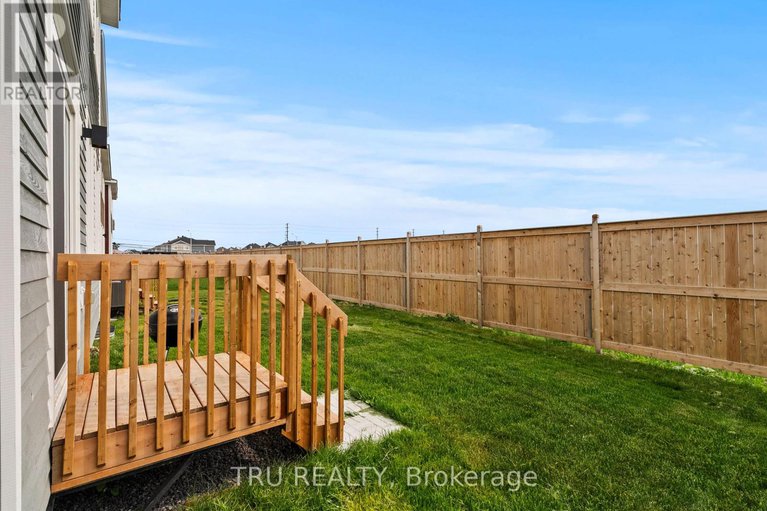28405876/517-oldenburg-avenue/btwn-franktown-rd-fallowfield-rd/ottawa/ontario/K0A2Z0_28
