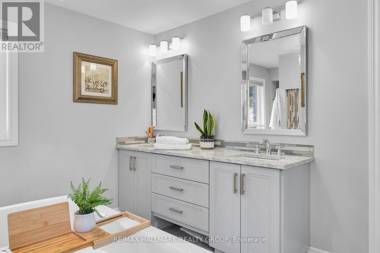 28989053/118-queensline-drive/bruce-farmgraham-parkqualicumbellands/ottawa/ontario/K2H7J5_26