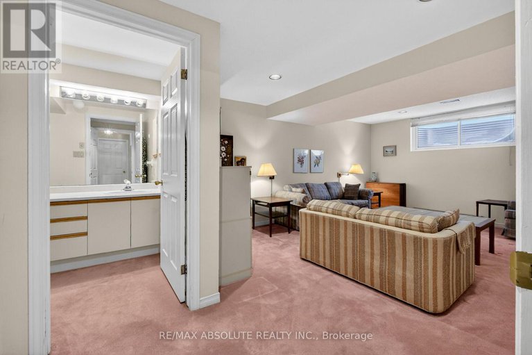 29344772/18-pine-needles-court/stittsville-central/ottawa/ontario/K2S1G5_45