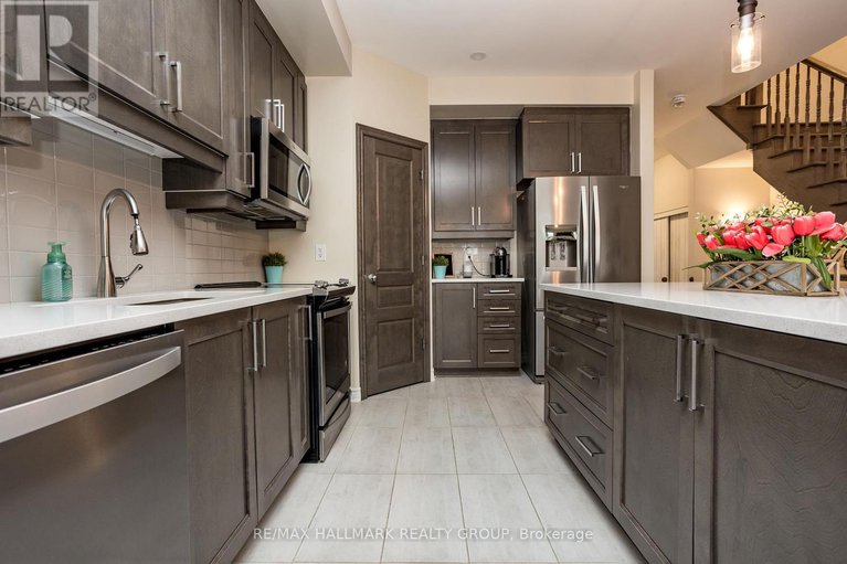 28443105/208-sittelle-private/fallingbrookgardenway-south/ottawa/ontario/K4A1G1_10