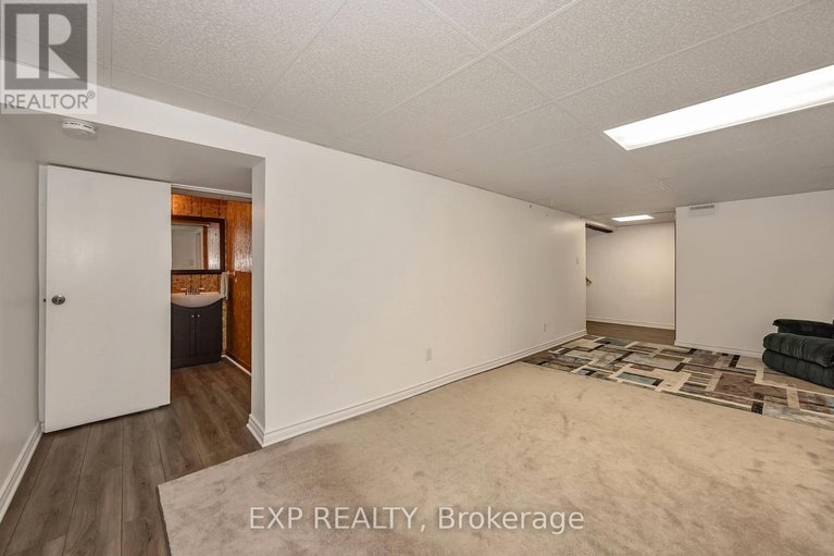 29640576/2500-hopkins-road/queensway-terrace-north/ottawa/ontario/K2B7X7_11