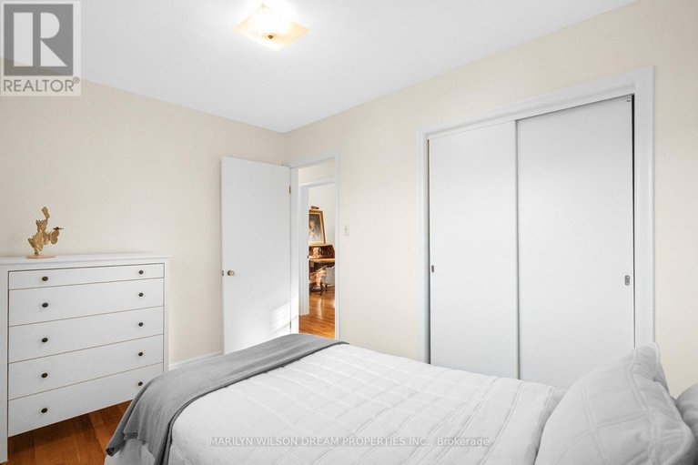 29669053/243-compton-avenue/woodroffe/ottawa/ontario/K2B5A8_25