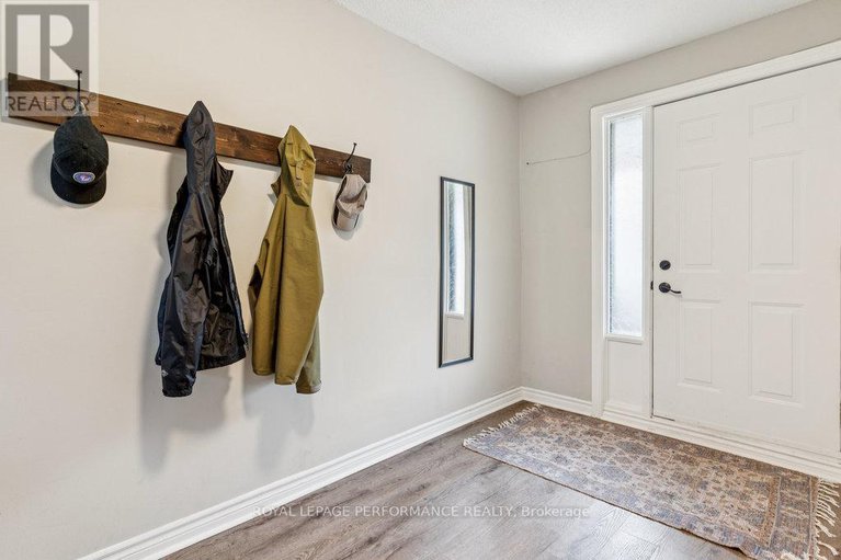 28585598/74-4634-cosmic-place/pineview/ottawa/ontario/K1B4R8_3
