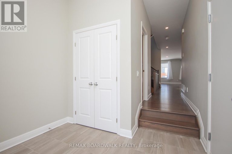 29643947/74-michael-stoqua-street/cfb-rockcliffe-and-area/ottawa/ontario/K1K5A2_3