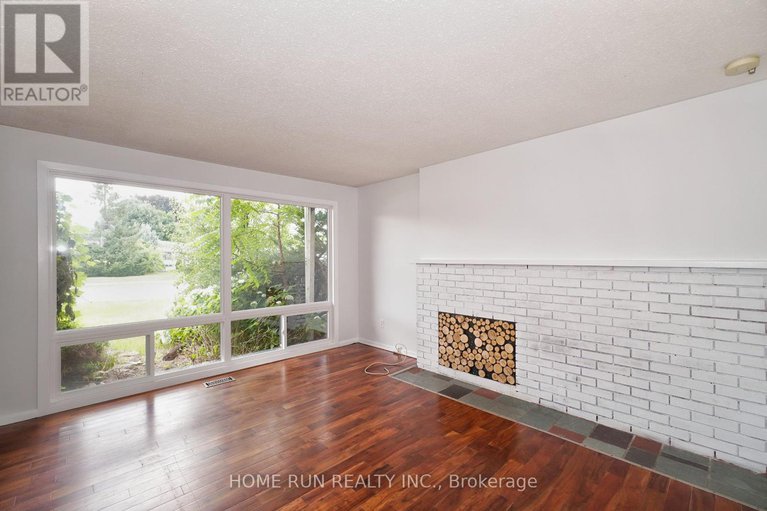 28597038/1292-meadowlands-drive-e/borden-farmstewart-farmcarleton-heightsparkwood-hills/ottawa/ontario/K2E6K5_4