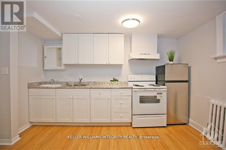 28436657/39-goulburn-avenue/sandy-hill/ottawa/ontario/K1N8C7_24