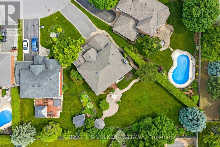 804 Covehead Crescent