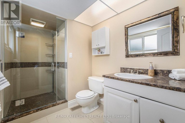 29063663/23-sioux-crescent/bruce-farmgraham-parkqualicumbellands/ottawa/ontario/K2H7E4_20