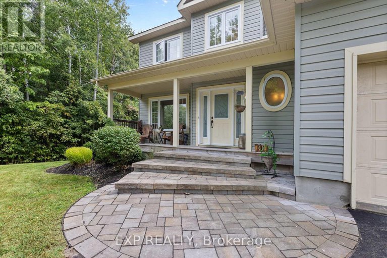 28792701/8325-albert-bouwers-circle/osgoode-twp-north-of-reg-rd-6/ottawa/ontario/K0A2P0_2