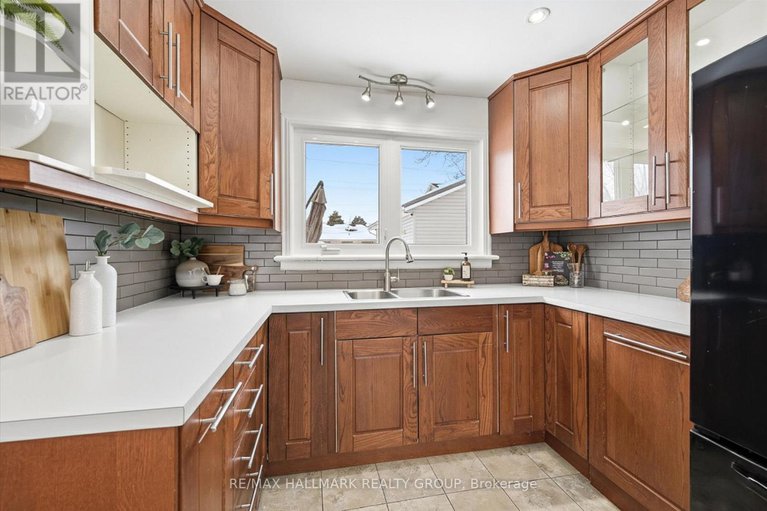 29377077/26-florette-street/cardinal-heights/ottawa/ontario/K1J7L4_12