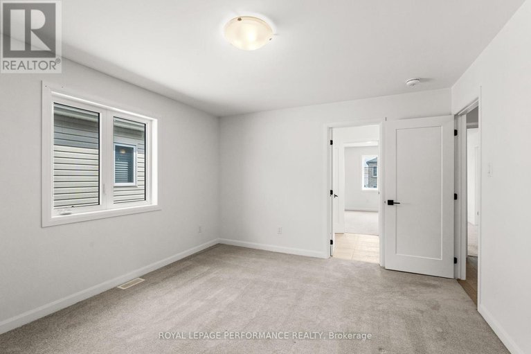 28303543/95-ralph-erfle-way/half-moon-bay/ottawa/ontario/K2J6W2_30