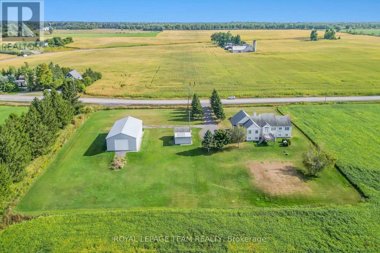 28816366/8665-russell-road/sarsfieldbearbrook/ottawa/ontario/K4B0J7_4