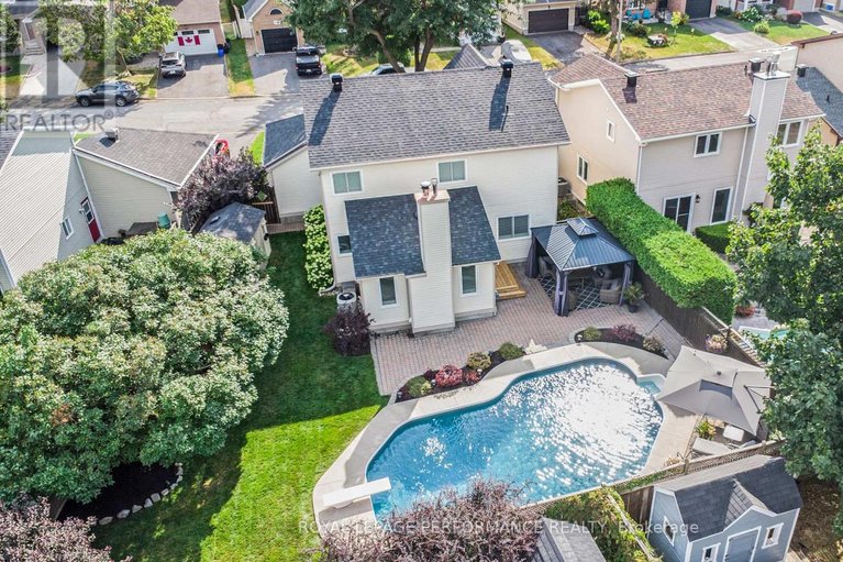 29629038/653-thicket-way/fallingbrookgardenway-south/ottawa/ontario/K4A3A7_39