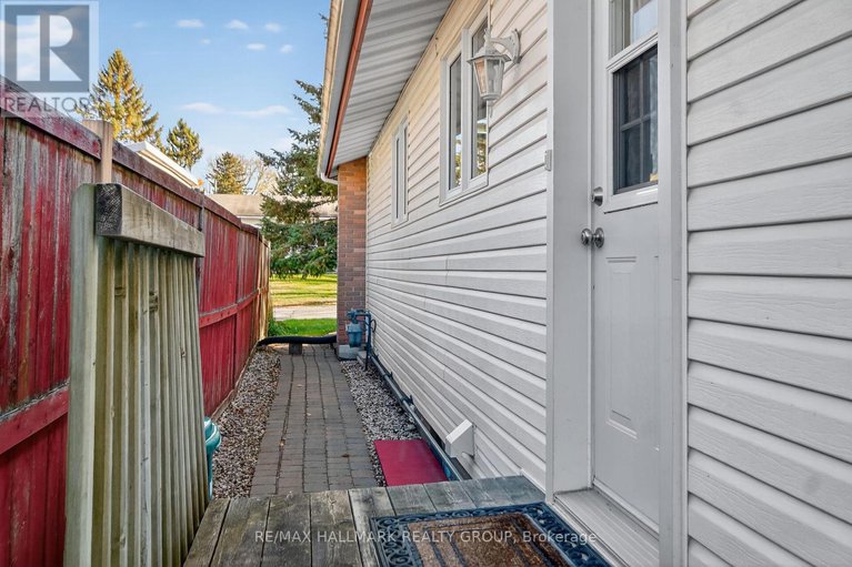 29053802/838-balsam-drive/chatelaine-village/ottawa/ontario/K1E1B7_40