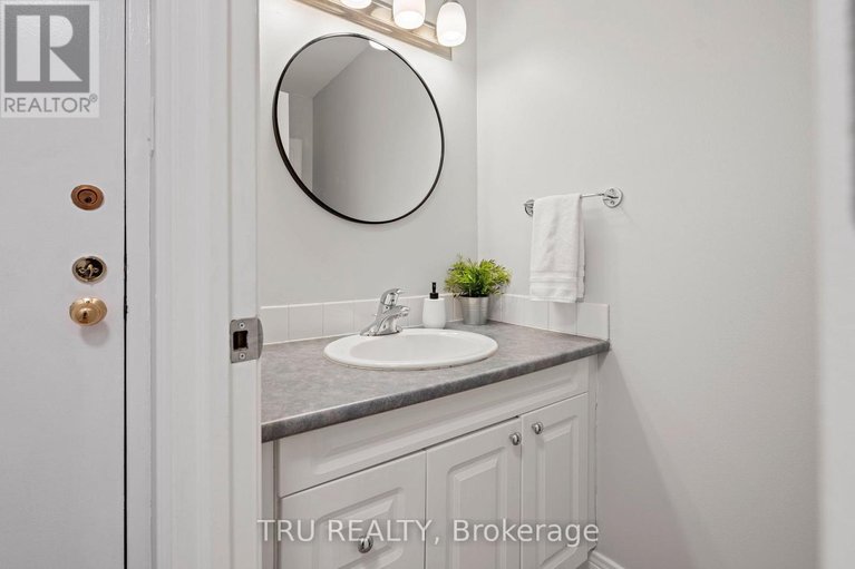 29611395/256-hoylake-crescent/bilberry-creekqueenswood-heights/ottawa/ontario/K1E2M8_22