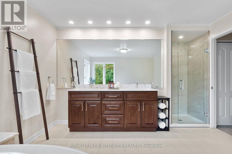 29074502/22-marchbrook-circle/rural-kanata-central/ottawa/ontario/K2W1A1_28