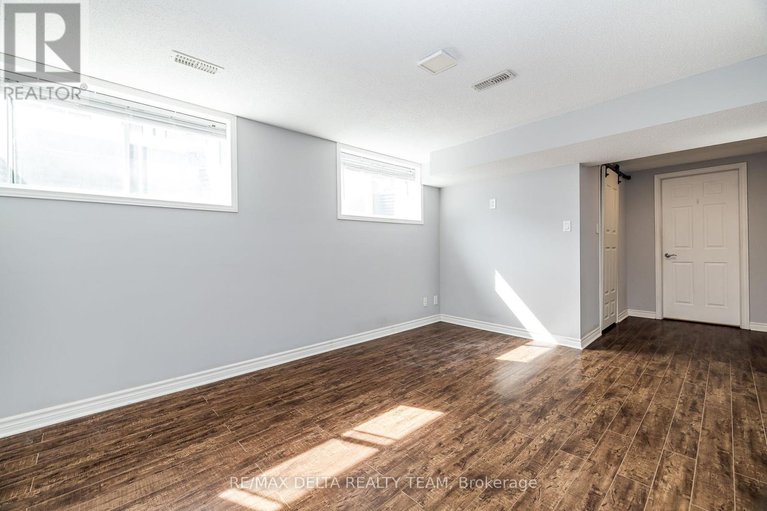 28750818/218-enclave-walk/mer-bleuebradley-estatesanderson-park/ottawa/ontario/K1W0J4_23