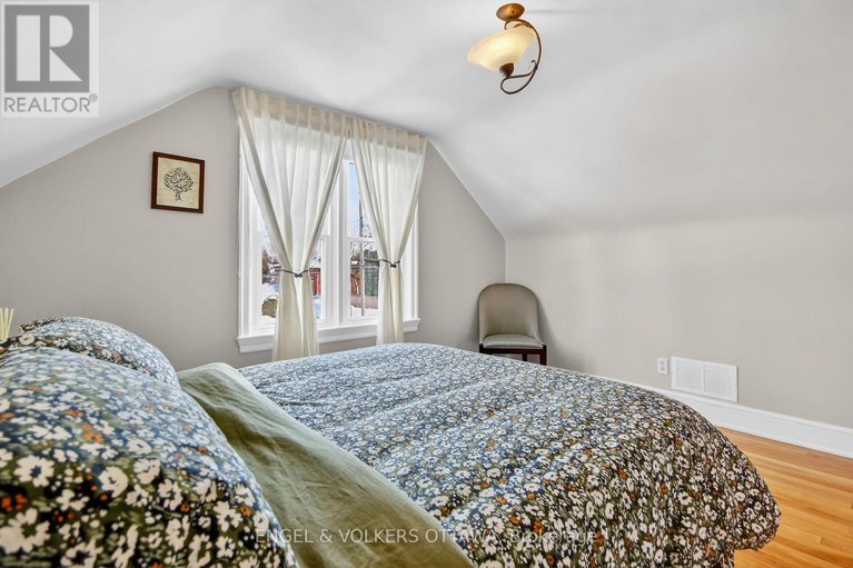 29397615/1235-erie-avenue/ridgemont/ottawa/ontario/K1V6G5_24