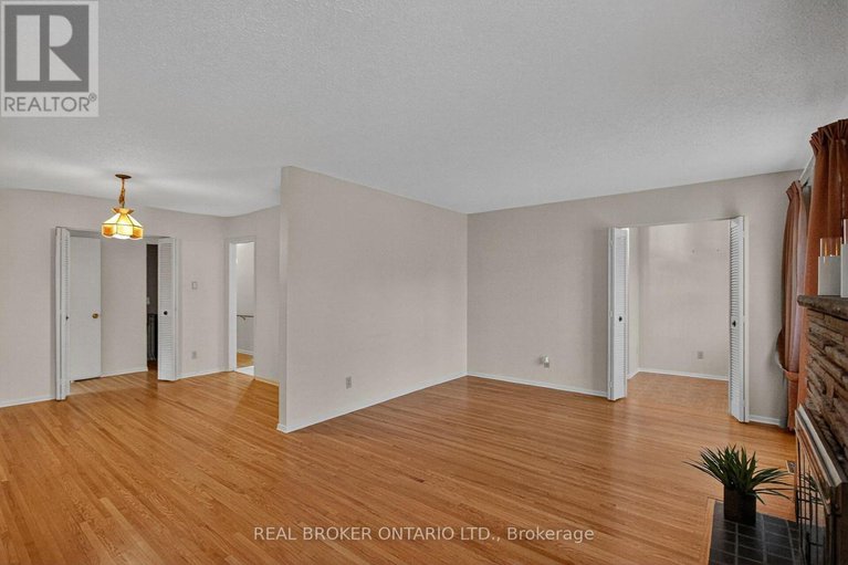 29078632/89-country-lane-w/glencairnhazeldean/ottawa/ontario/K2L1J4_7